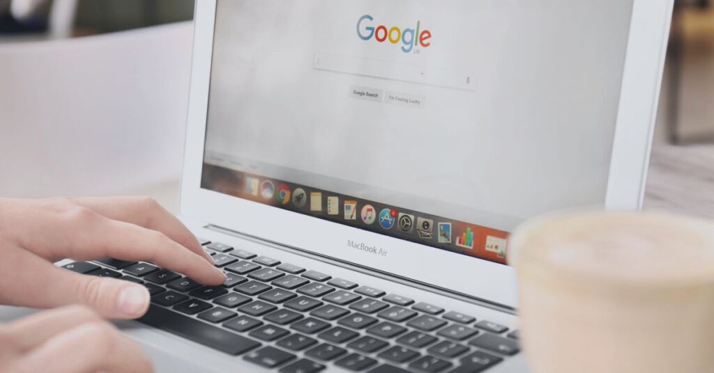 Google Ads -kampanjoiden rakenne ja markkinoinnin tulosseuranta analytiikkanäkymässä